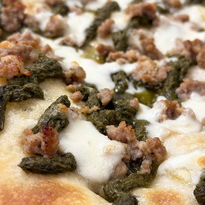 PIZZE_BIANCHE_0007_pizza_broccoli_salsiccia